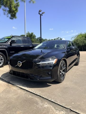 2024 Volvo S60 B5 Core Dark Theme