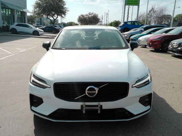 2024 Volvo S60 B5 Core Dark Theme