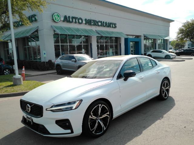 2024 Volvo S60 B5 Core Dark Theme