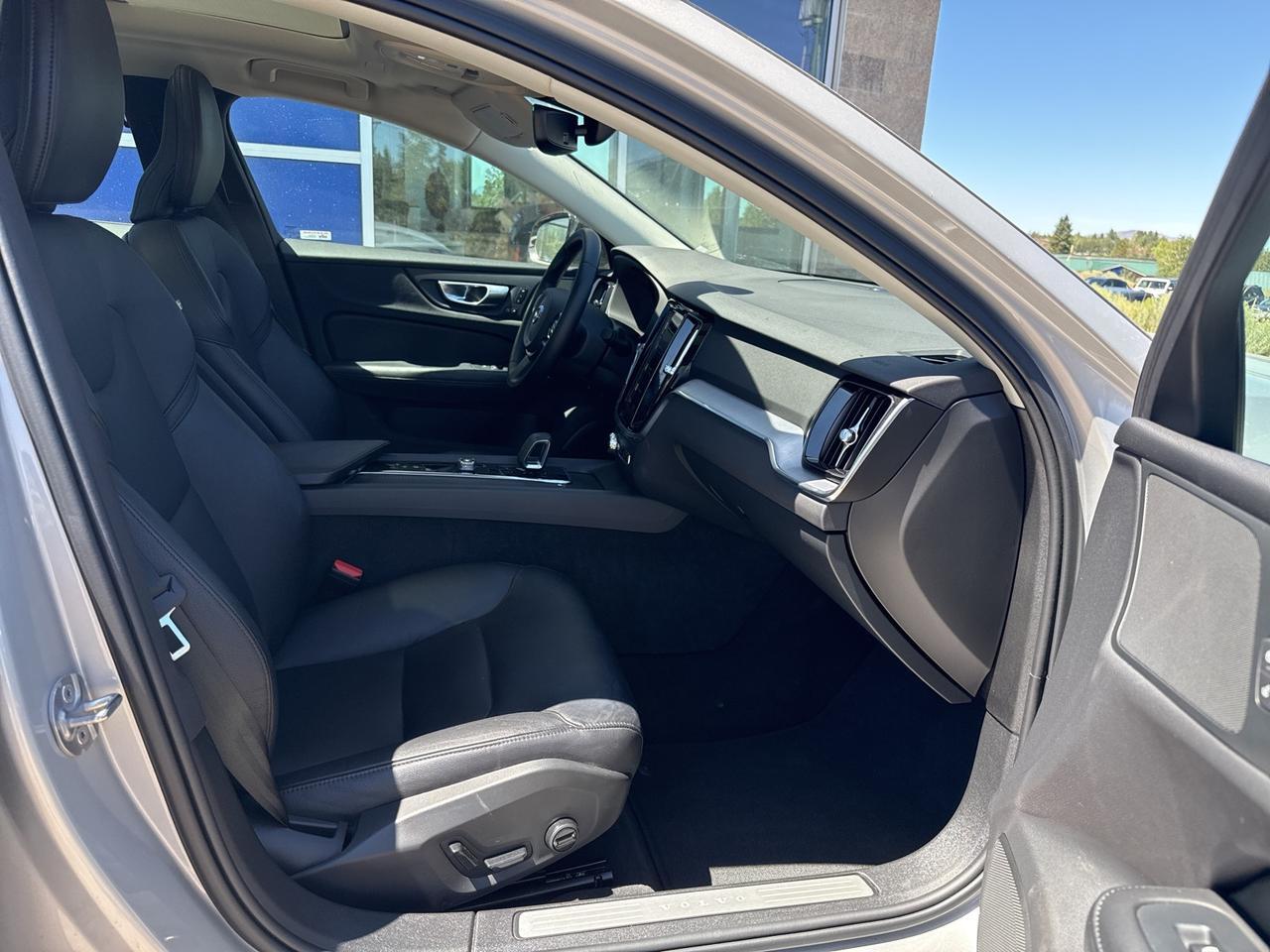 2024 Volvo S60 B5 Core Dark Theme Bend OR