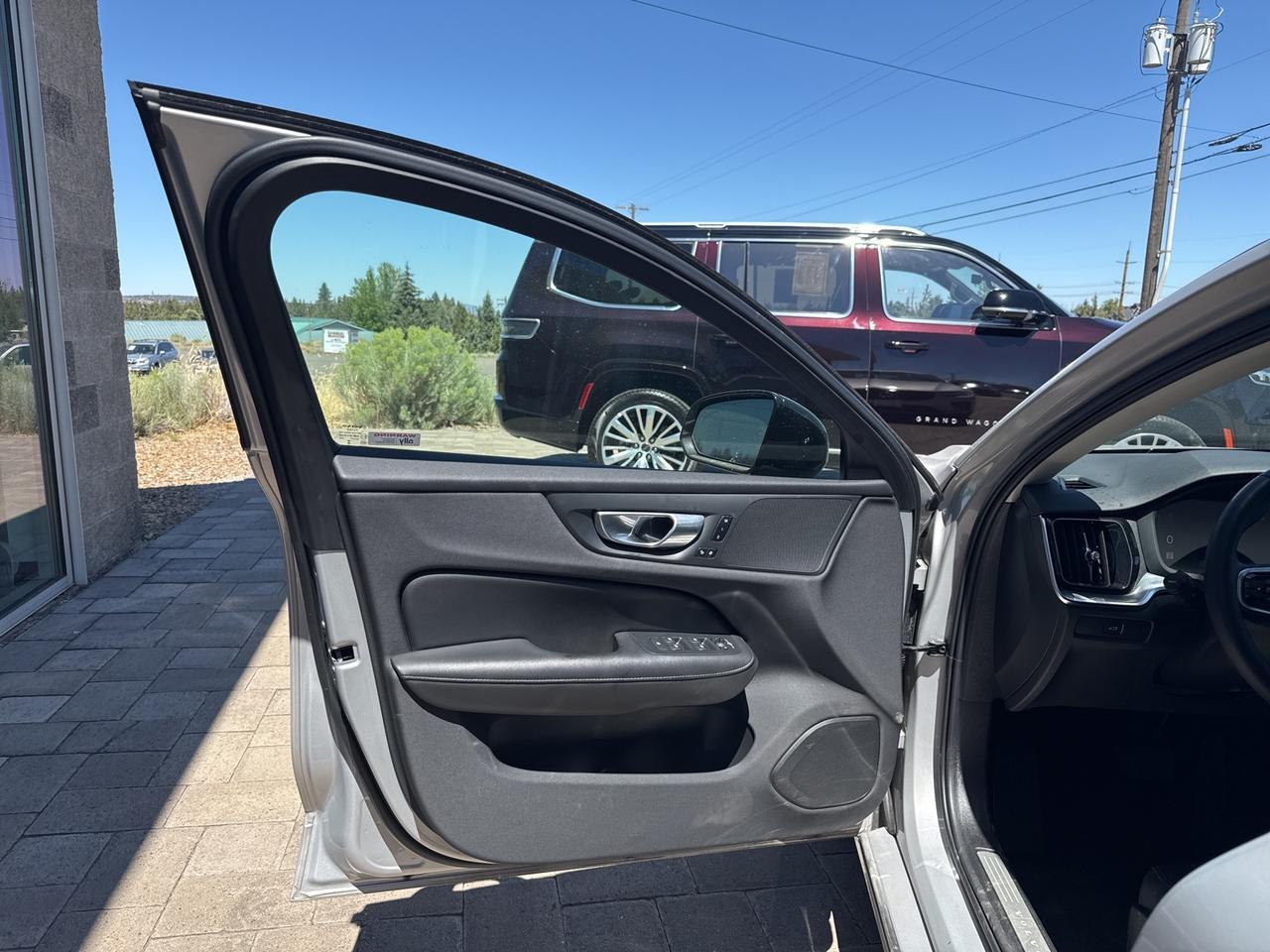 2024 Volvo S60 B5 Core Dark Theme Bend OR