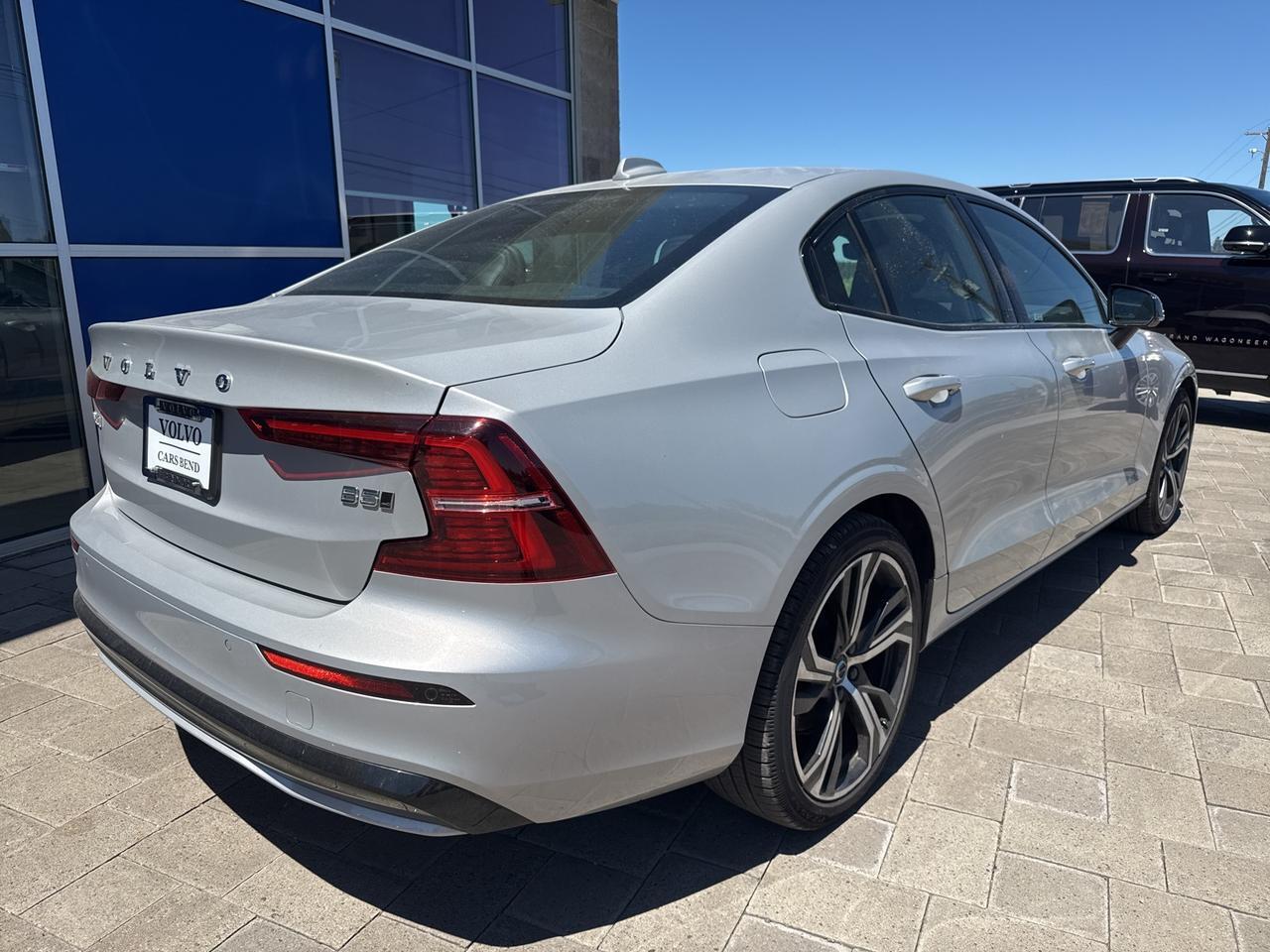 2024 Volvo S60 B5 Core Dark Theme Bend OR