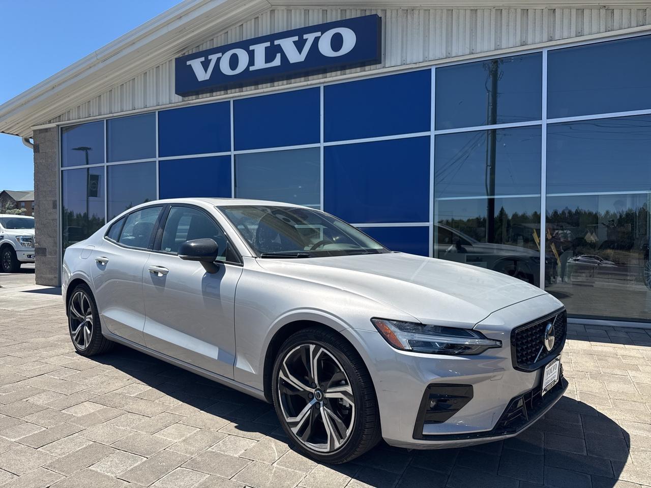 2024 Volvo S60 B5 Core Dark Theme Bend OR