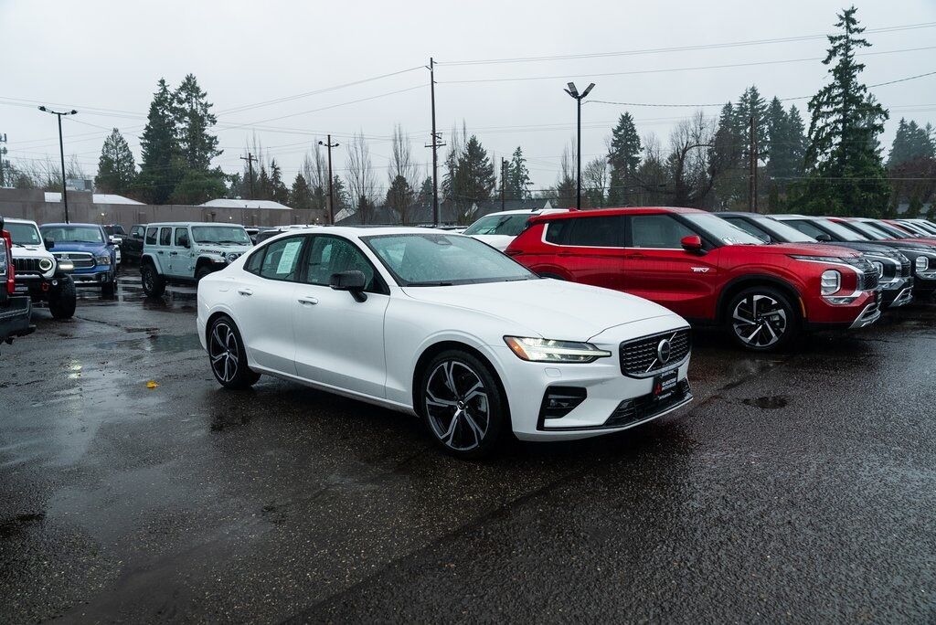 2024 Volvo S60 B5 Core Dark Theme Milwaukie OR