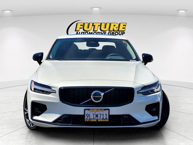 2024 Volvo S60 B5 Core Dark Theme