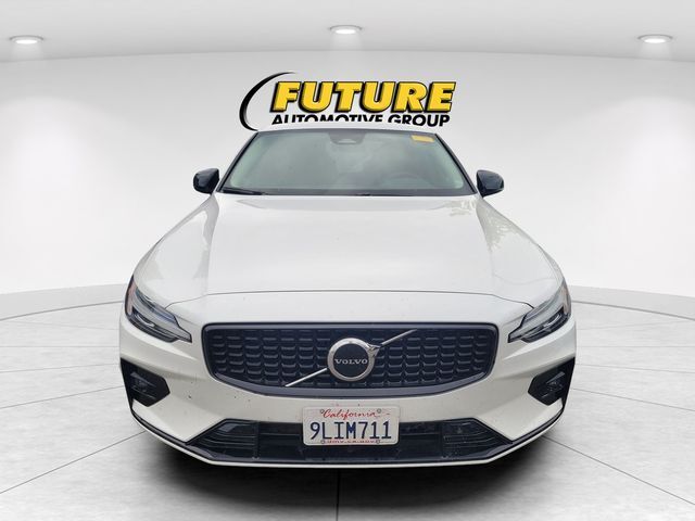 2024 Volvo S60 B5 Core Dark Theme