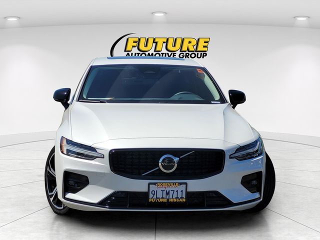 2024 Volvo S60 B5 Core Dark Theme