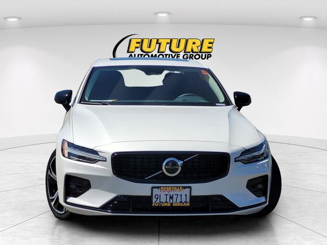 2024 Volvo S60 B5 Core Dark Theme