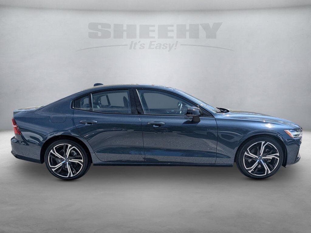 2024 Volvo S60 B5 Core Dark Theme Hagerstown MD