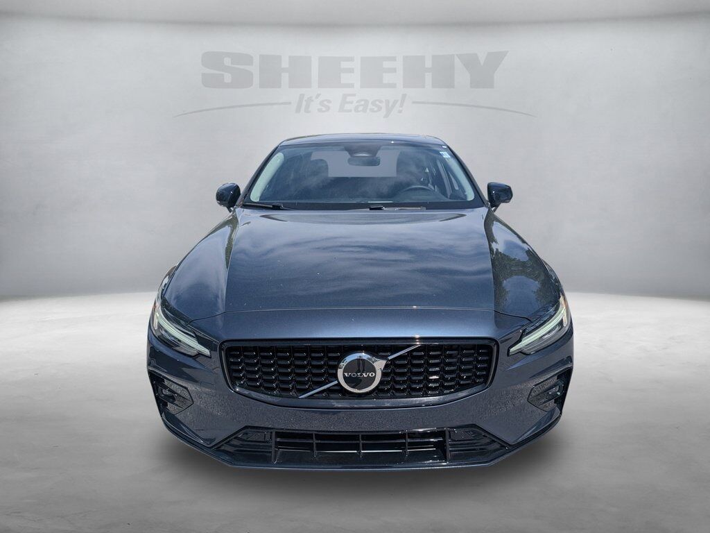 2024 Volvo S60 B5 Core Dark Theme Hagerstown MD