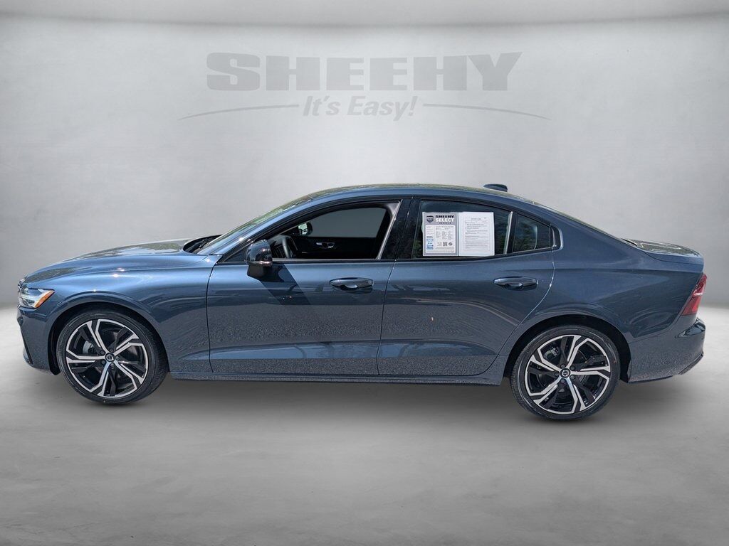 2024 Volvo S60 B5 Core Dark Theme Hagerstown MD