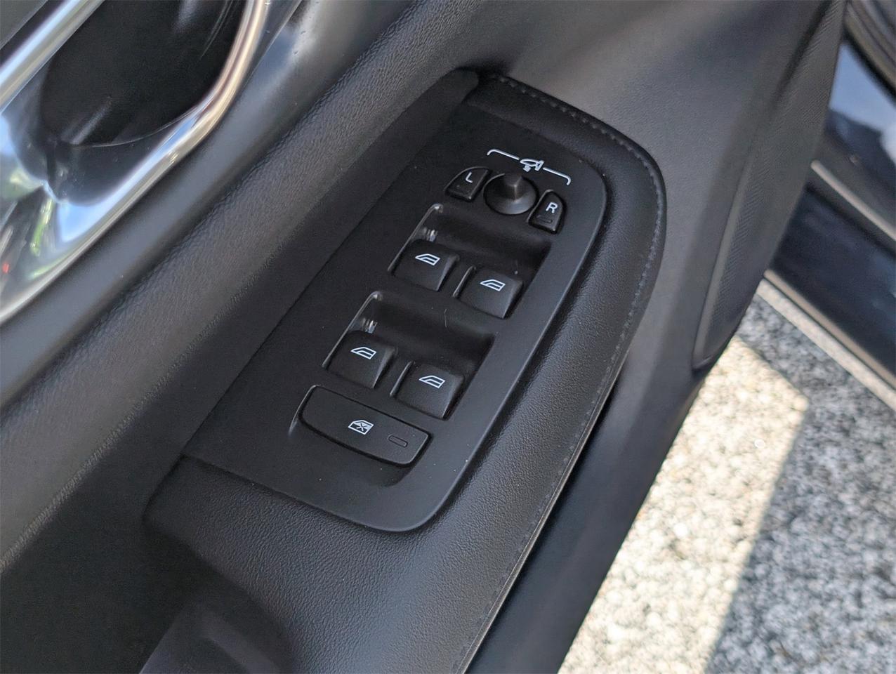2024 Volvo S60 B5 Core Dark Theme Hagerstown MD