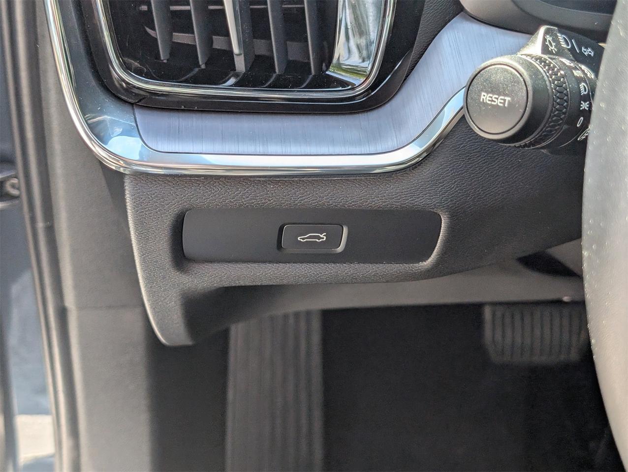 2024 Volvo S60 B5 Core Dark Theme Hagerstown MD