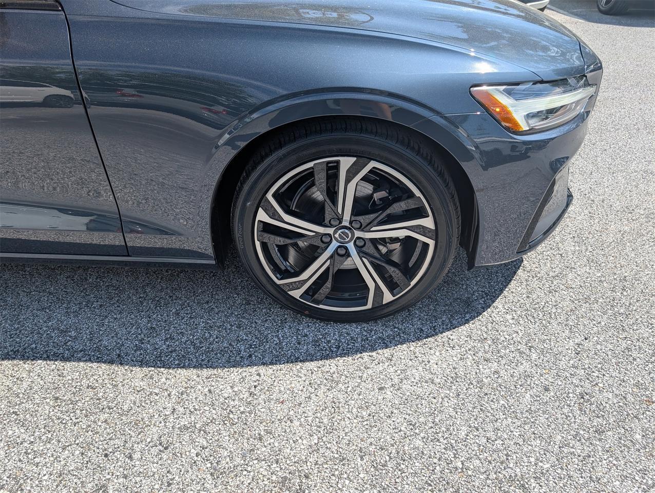 2024 Volvo S60 B5 Core Dark Theme Hagerstown MD