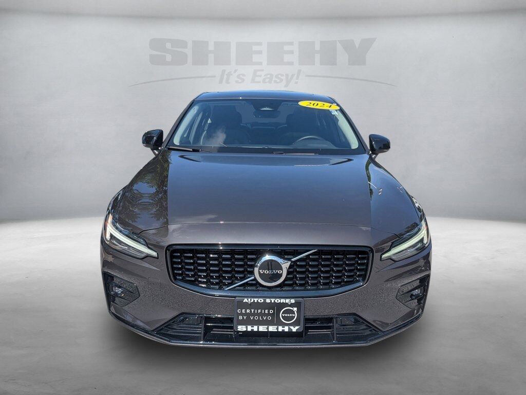 2024 Volvo S60 B5 Core Dark Theme