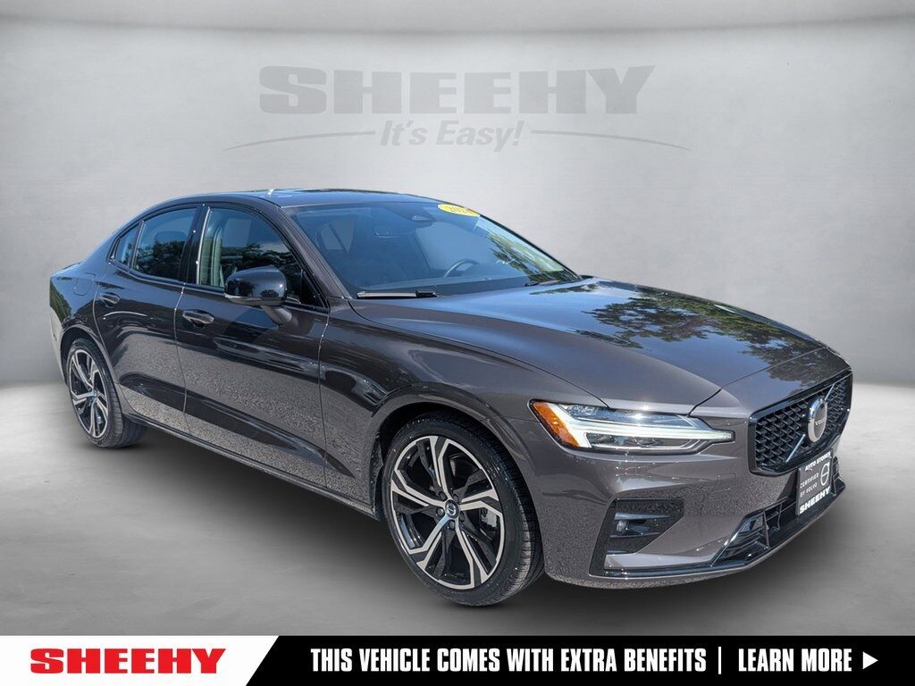 2024 Volvo S60 B5 Core Dark Theme