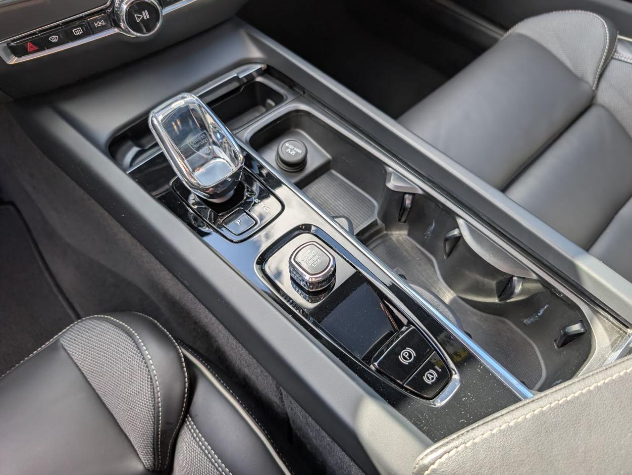2024 Volvo S60 B5 Hybrid PLUS Black Edition | High Performance Audio, Pilot Assist, 360 Cam & Google Built In Portland OR