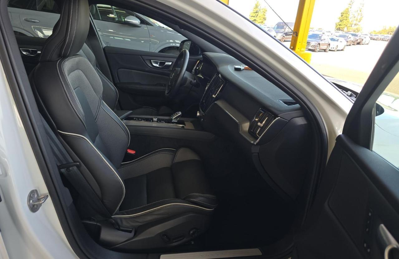 2024 Volvo S60 B5 Hybrid PLUS Black Edition | High Performance Audio, Pilot Assist, 360° Cam & Google Built In Portland OR