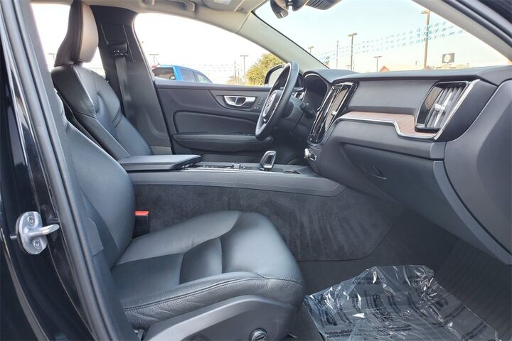 2024 Volvo S60 B5 Plus Dark Theme  TX