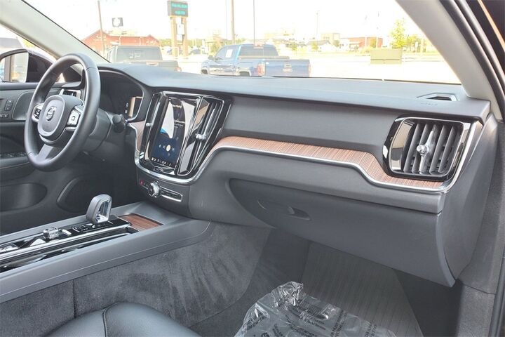 2024 Volvo S60 B5 Plus Dark Theme  TX