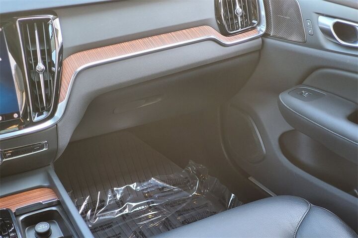 2024 Volvo S60 B5 Plus Dark Theme  TX