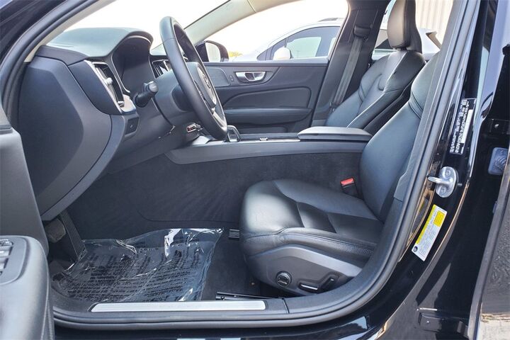 2024 Volvo S60 B5 Plus Dark Theme  TX