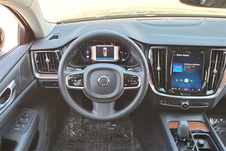 2024 Volvo S60 B5 Plus Dark Theme  TX