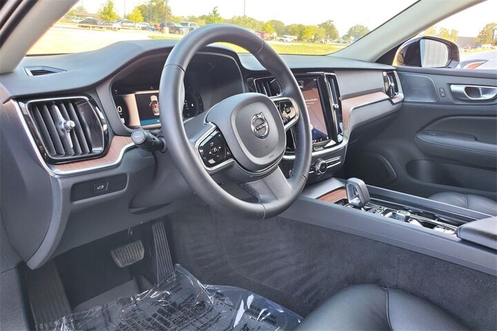 2024 Volvo S60 B5 Plus Dark Theme  TX