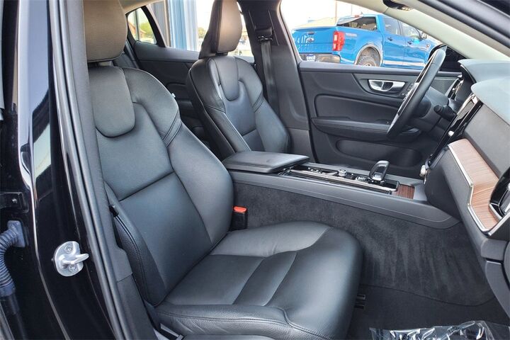 2024 Volvo S60 B5 Plus Dark Theme  TX