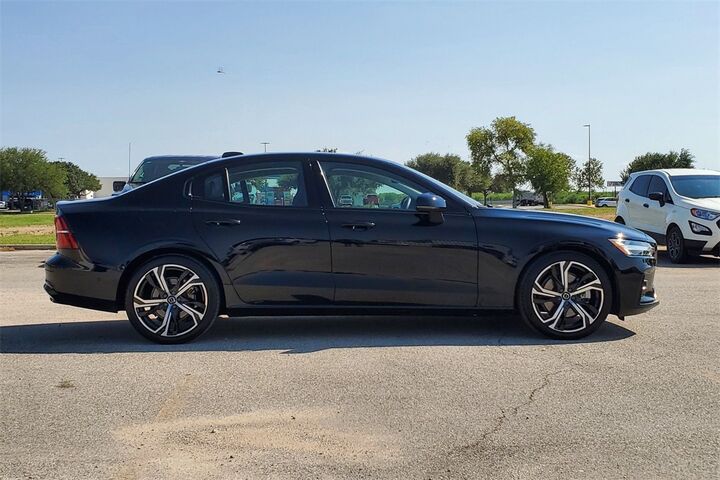 2024 Volvo S60 B5 Plus Dark Theme  TX