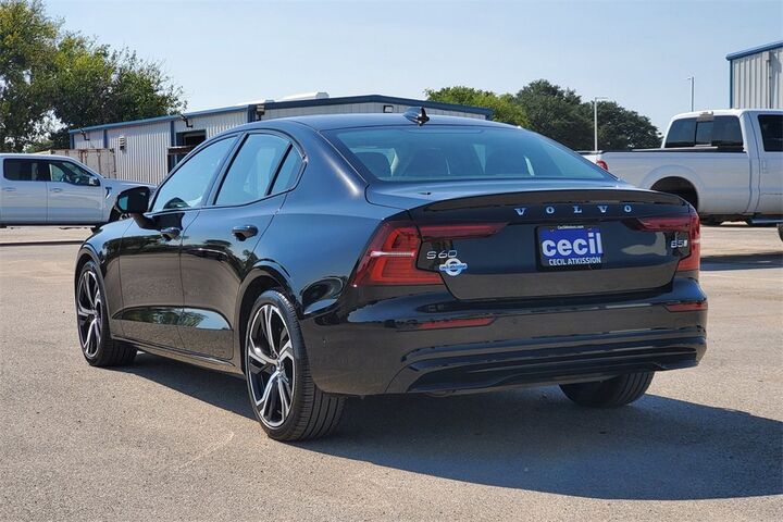 2024 Volvo S60 B5 Plus Dark Theme  TX