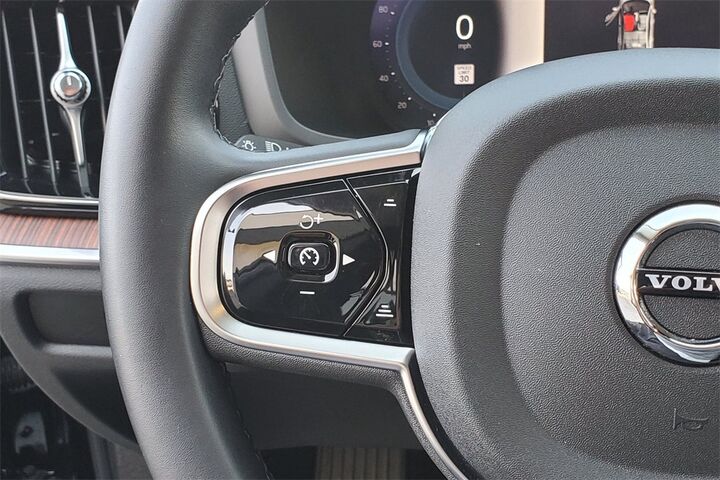 2024 Volvo S60 B5 Plus Dark Theme  TX