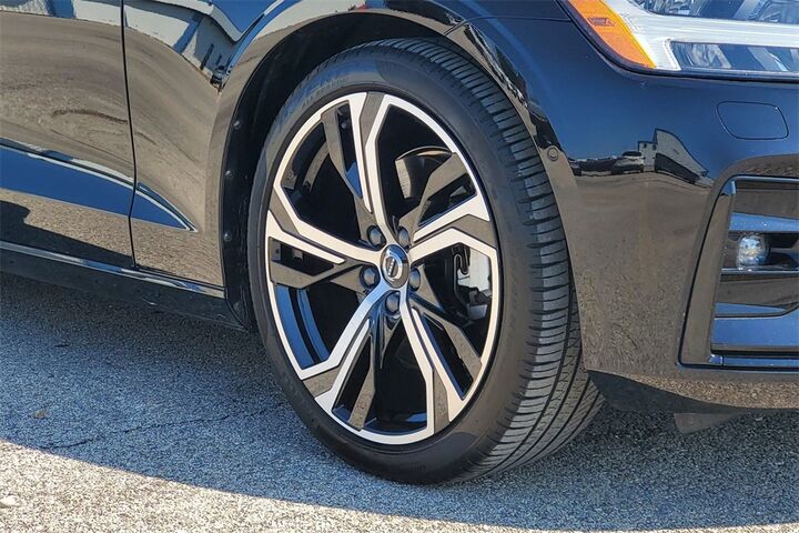 2024 Volvo S60 B5 Plus Dark Theme  TX