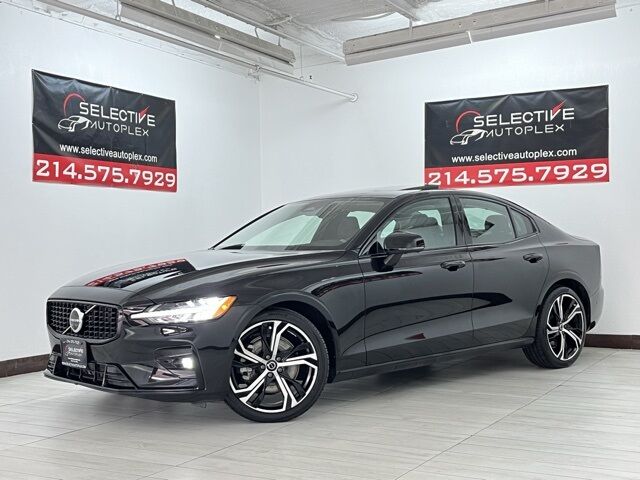 2024 Volvo S60 B5 Plus Dark Theme