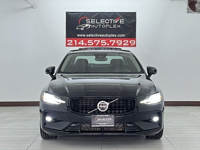 2024 Volvo S60 B5 Plus Dark Theme