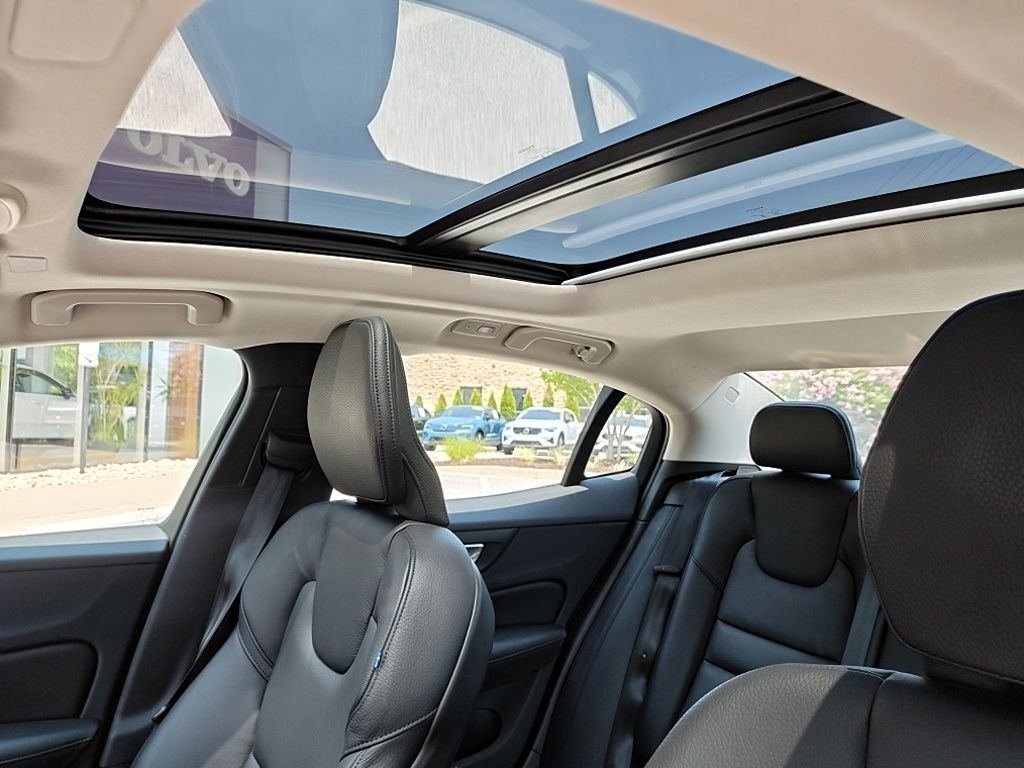 2024 Volvo S60 B5 Plus Dark Theme Hunt Valley MD
