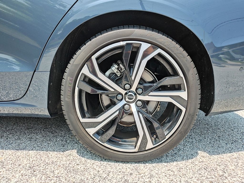 2024 Volvo S60 B5 Plus Dark Theme Hunt Valley MD