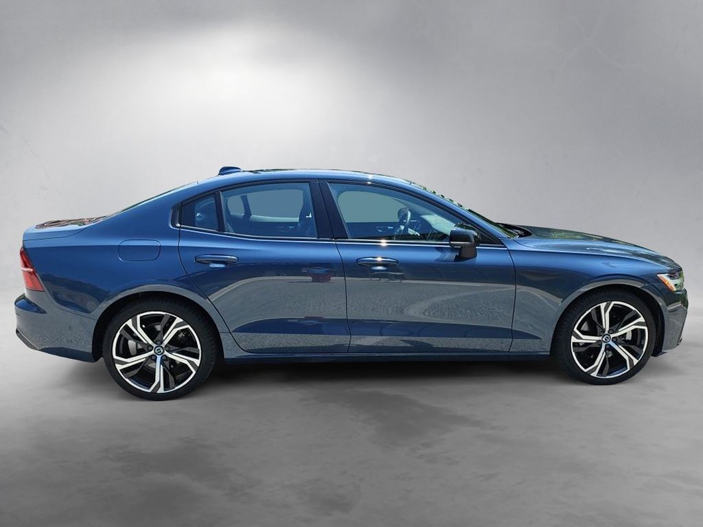 2024 Volvo S60 B5 Plus Dark Theme Hunt Valley MD