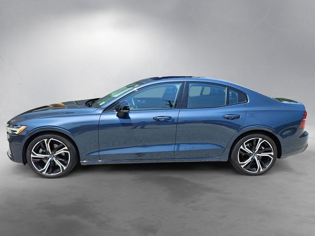 2024 Volvo S60 B5 Plus Dark Theme Hunt Valley MD