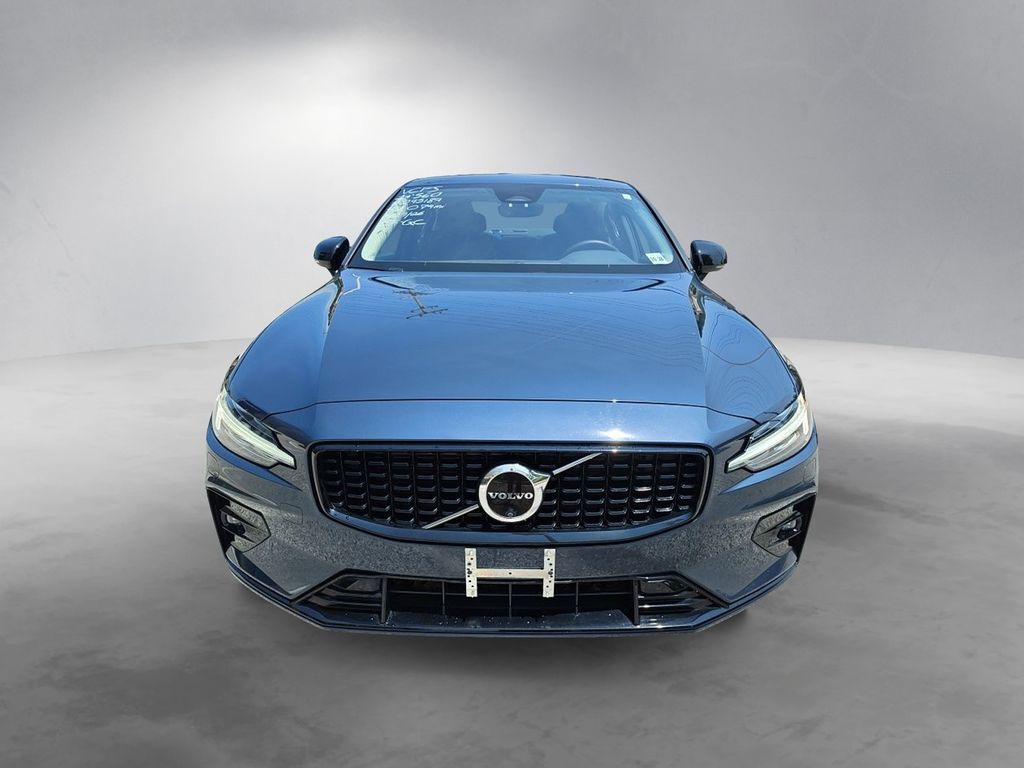 2024 Volvo S60 B5 Plus Dark Theme Hunt Valley MD