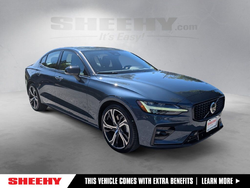 2024 Volvo S60 B5 Plus Dark Theme