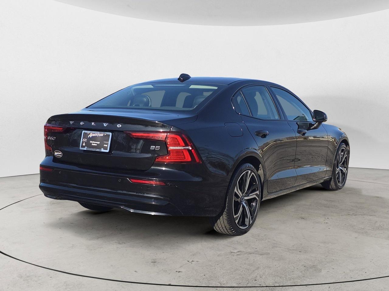 2024 Volvo S60 Core Dark Theme