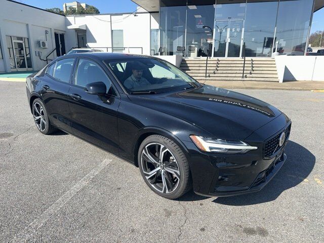 2024 Volvo S60 Core Dark Theme