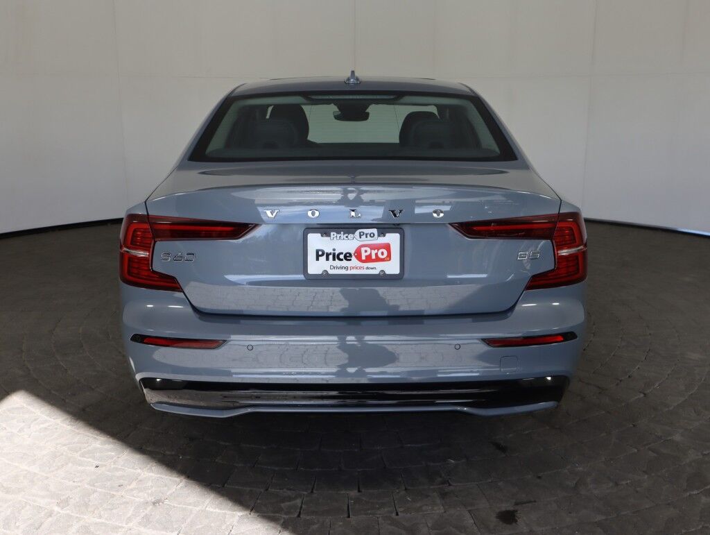 2024 Volvo S60 Core Dark Theme Maumee OH