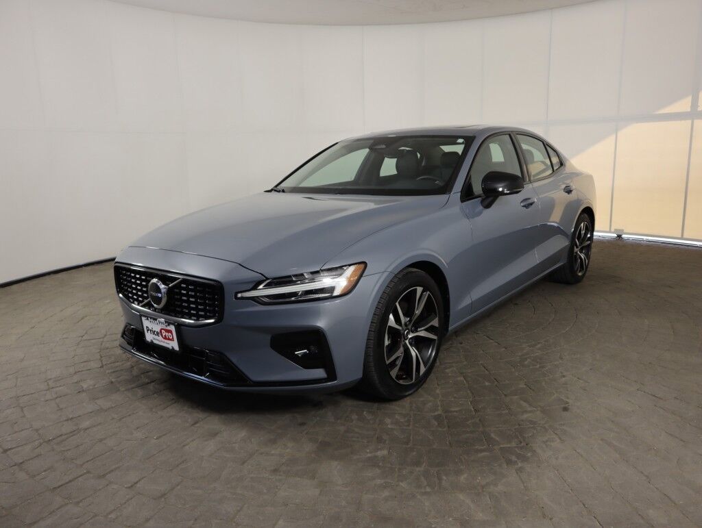 2024 Volvo S60 Core Dark Theme Maumee OH