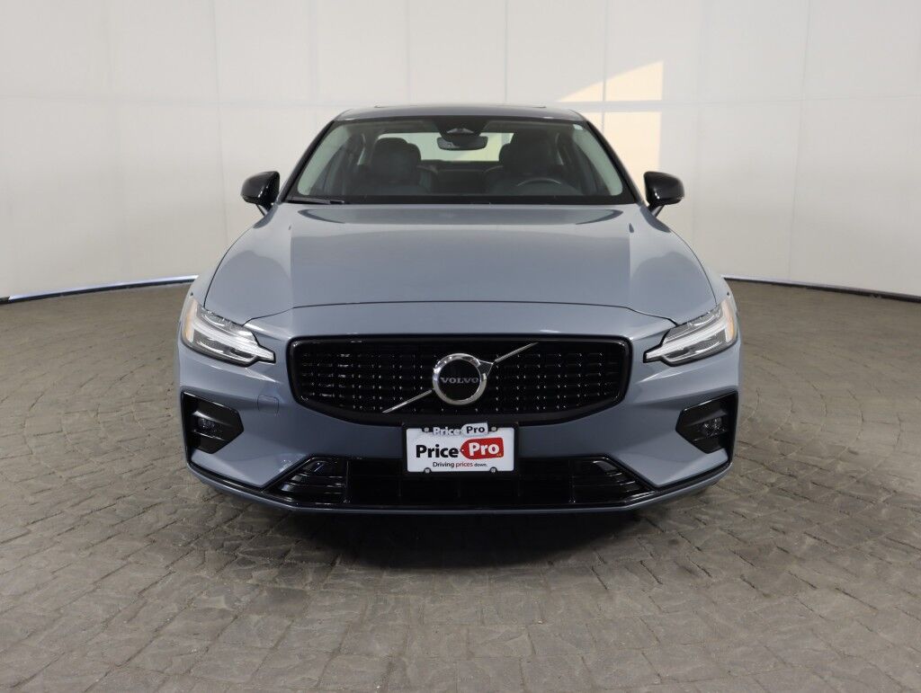 2024 Volvo S60 Core Dark Theme Maumee OH
