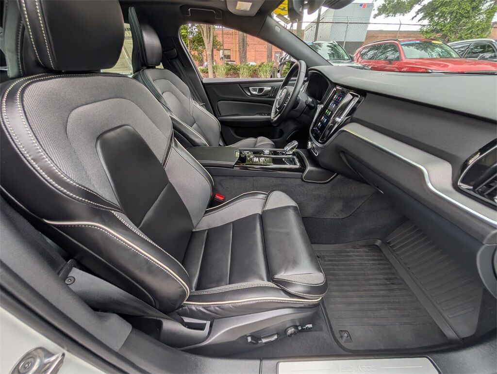 2024 Volvo S60 Recharge Plug-In Hybrid T8 Plus Black Edition Hunt Valley MD
