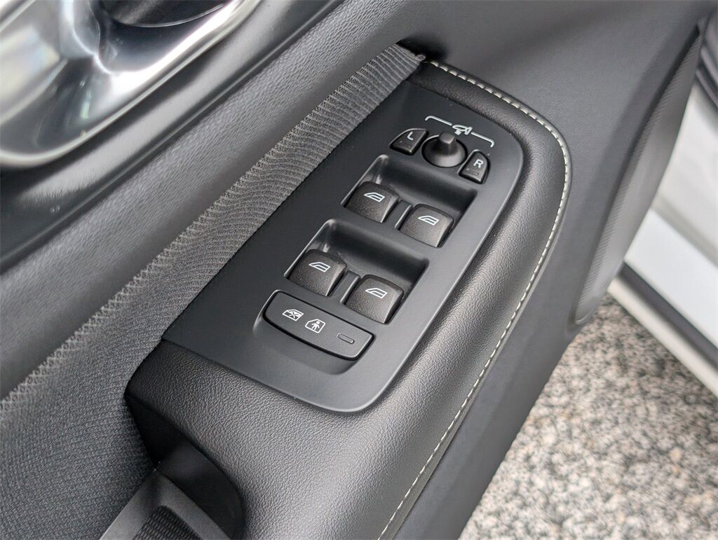 2024 Volvo S60 Recharge Plug-In Hybrid T8 Plus Black Edition Hunt Valley MD