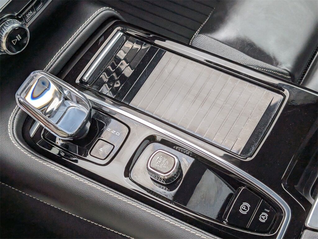 2024 Volvo S60 Recharge Plug-In Hybrid T8 Plus Black Edition Hunt Valley MD