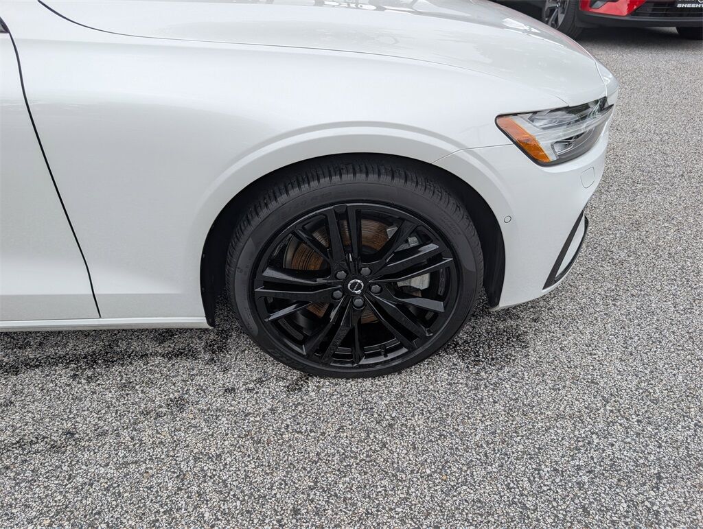 2024 Volvo S60 Recharge Plug-In Hybrid T8 Plus Black Edition Hunt Valley MD